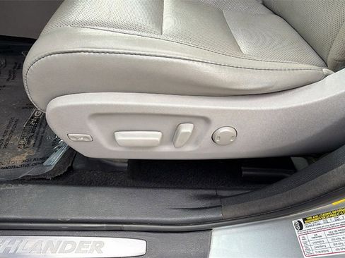 Used 2018 Toyota Highlander Limited Platinum image 18