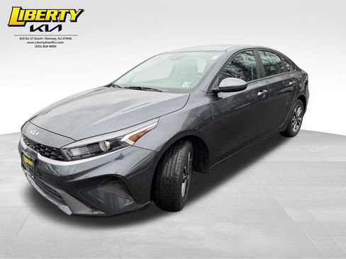 Used 2023 Kia Forte LXS image 3
