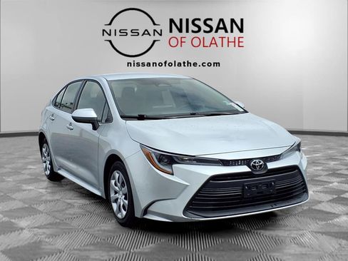 Used 2025 Toyota Corolla LE image 29