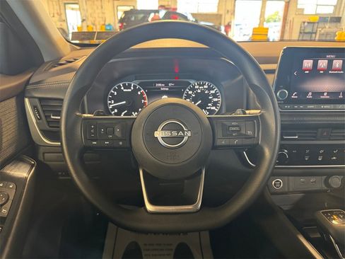 Used 2023 Nissan Rogue S image 15