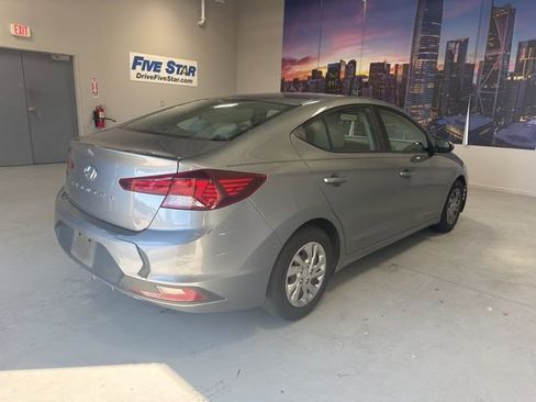 Used 2019 Hyundai Elantra SE image 5