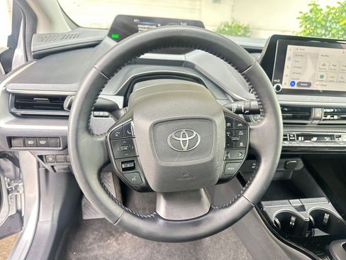 Used 2025 Toyota Prius LE image 29