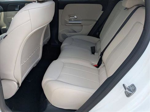 Used 2025 Mercedes-Benz GLA 250 image 14