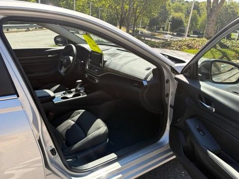 Used 2024 Nissan Altima 2.5 SV AWD/4WD image 27
