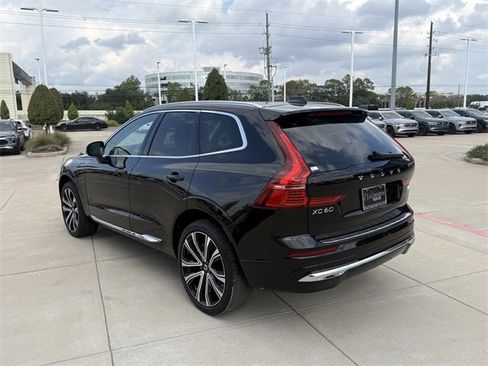 Certified 2023 Volvo XC60 T8 Ultimate w/ Climate Package image 5