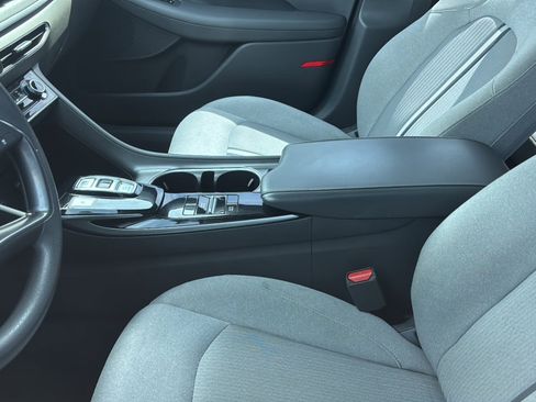 Used 2020 Hyundai Sonata SE FWD image 2