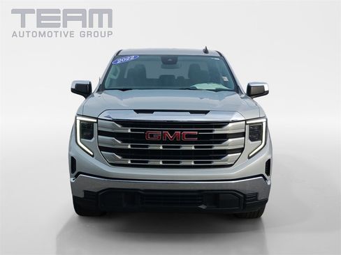 Used 2022 GMC Sierra 1500 SLE image 2