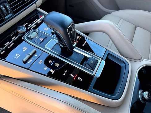 Used 2023 Porsche Cayenne image 15