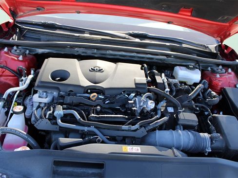 Used 2024 Toyota Camry XLE image 9