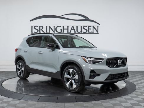 New 2026 Volvo XC40 B5 Plus w/ Protection Package Premier AWD/4WD image 3