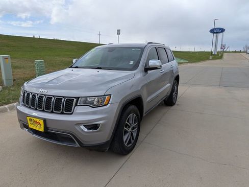 Used 2018 Jeep Grand Cherokee Limited w/ Trailer Tow Group IV AWD/4WD image 11