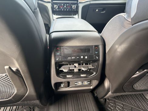 Used 2022 Jeep Grand Cherokee Summit w/ Luxury Tech Group V image 27