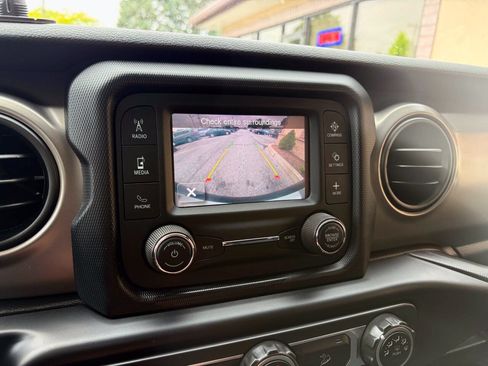 Used 2020 Jeep Wrangler Unlimited Sport S AWD/4WD image 16