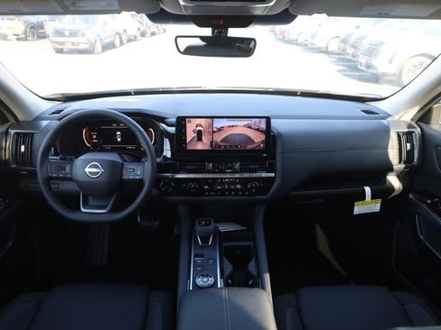 New 2026 Nissan Pathfinder SL image 7