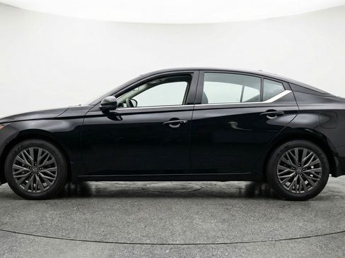 Used 2025 Nissan Altima 2.5 SV image 5