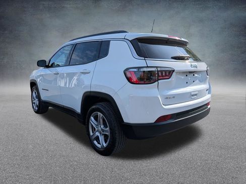 Used 2023 Jeep Compass Latitude w/ Convenience Group AWD/4WD image 5