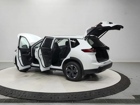 Used 2025 Nissan Rogue SV w/ SV Premium Package FWD image 13
