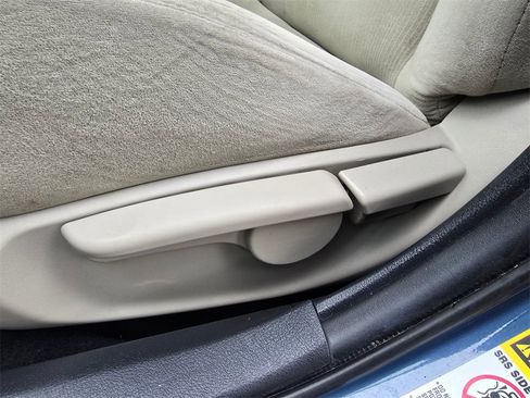 Used 2013 Toyota Corolla LE image 25