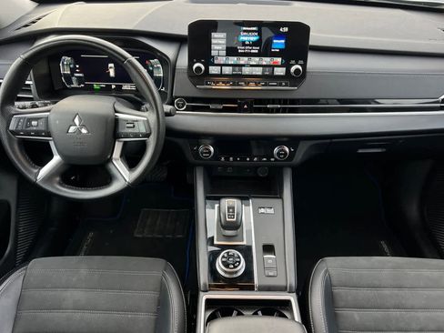 Used 2024 Mitsubishi Outlander SE image 4