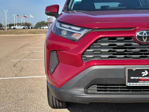 Used 2023 Toyota RAV4 XLE w/ XLE Grade Weather Package image 4