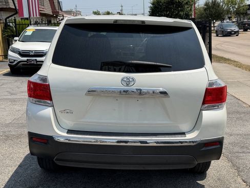 Used 2013 Toyota Highlander FWD image 4
