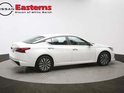 Used 2025 Nissan Altima 2.5 SV FWD image 33