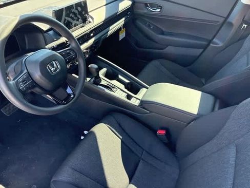 Certified 2025 Honda Accord SE image 9