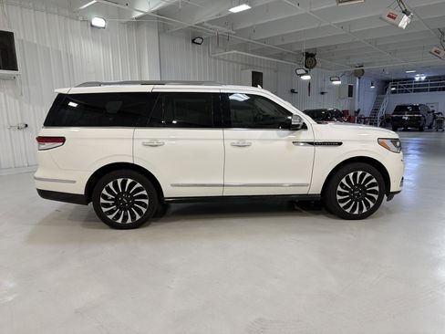 Used 2023 Lincoln Navigator Black Label image 6
