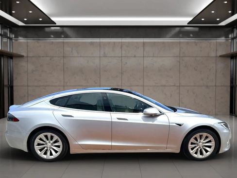Used 2018 Tesla Model S 75D AWD/4WD image 2