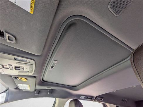 Used 2021 Toyota Sienna Platinum image 16