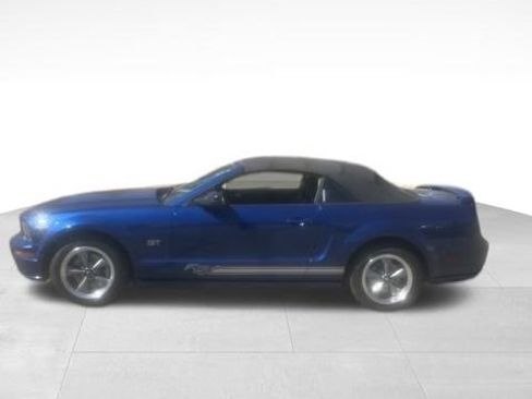 Used 2006 Ford Mustang GT RWD image 3