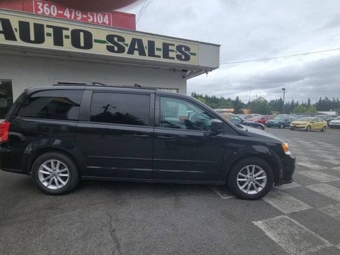 Used 2017 Dodge Grand Caravan SXT w/ Quick Order Package 29G SXT FWD image 2
