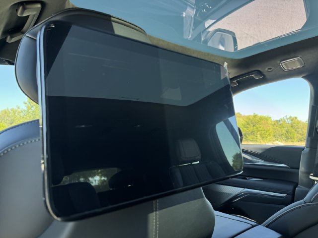 New 2026 Cadillac Escalade IQ Sport 2 w/ LPO, ONYX Package AWD/4WD image 24