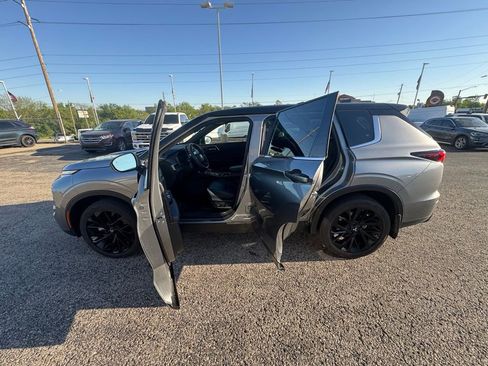 Used 2023 Mitsubishi Outlander SEL Black Edition image 4