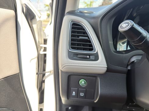 Used 2017 Honda HR-V EX image 14