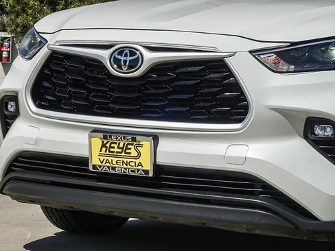Used 2023 Toyota Highlander XLE FWD image 8