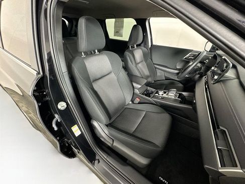Used 2024 Mitsubishi Outlander ES image 27