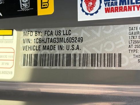 Certified 2021 Jeep Gladiator Willys image 20