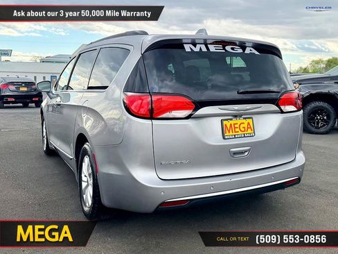 Used 2017 Chrysler Pacifica Touring-L FWD image 9
