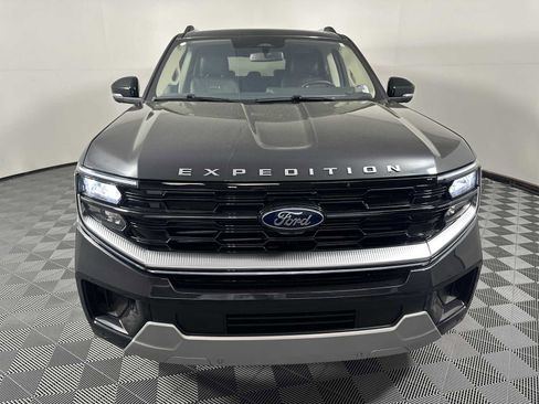 Used 2025 Ford Expedition Max Platinum w/ Driver's Package image 2