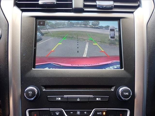 Used 2017 Ford Fusion SE w/ Equipment Group 201A FWD image 16