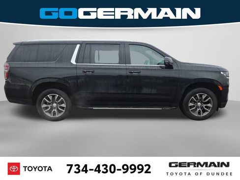 Used 2022 Chevrolet Suburban LT w/ LT Signature Package image 7