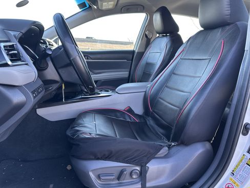 Used 2018 Toyota Camry LE image 15