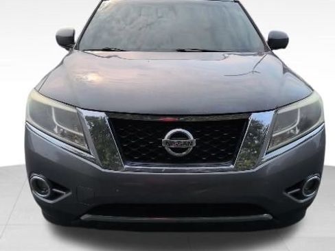 Used 2016 Nissan Pathfinder Platinum w/ Family Entertainment Package FWD image 2