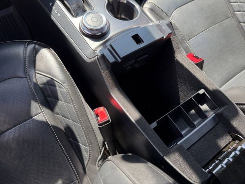 Used 2018 Ford Explorer Platinum image 27