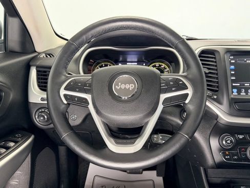 Used 2018 Jeep Cherokee Trailhawk w/ Comfort & Convenience Group AWD/4WD image 14