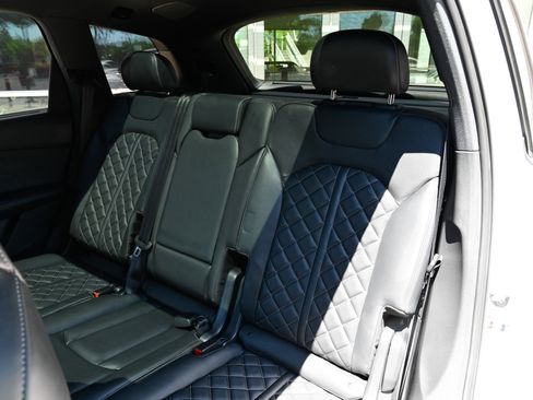 Used 2025 Audi SQ7 Premium Plus AWD/4WD image 39
