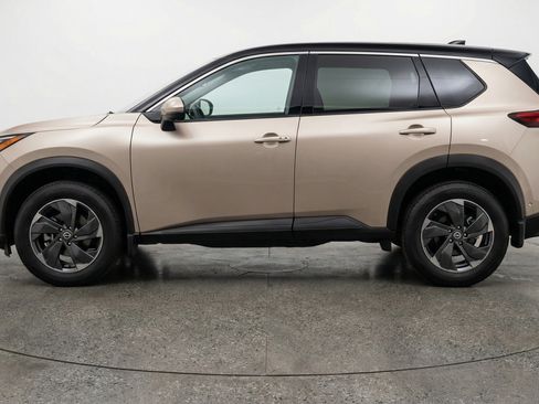 Used 2025 Nissan Rogue SV image 5