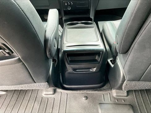 Used 2016 Toyota Sienna SE FWD image 10