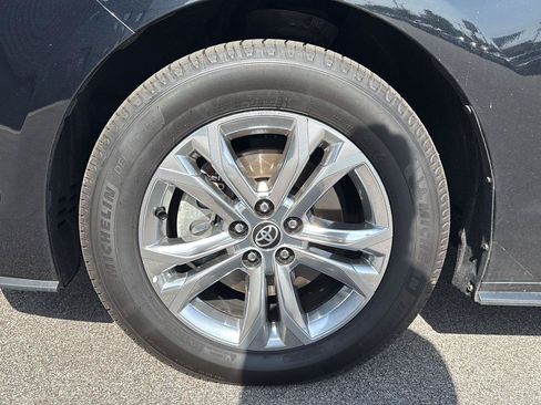 Used 2021 Toyota Sienna Platinum AWD/4WD image 16